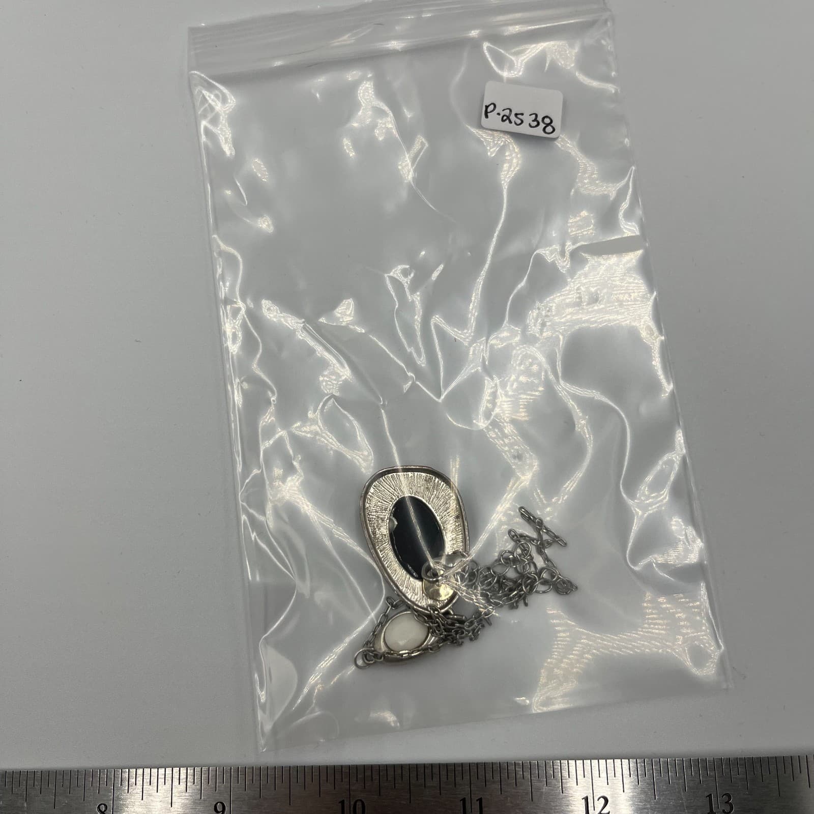 Vintage Z Brand Silver Tone Oval Black White Stone Pendant Necklace Jewelry - Thumbnail 9