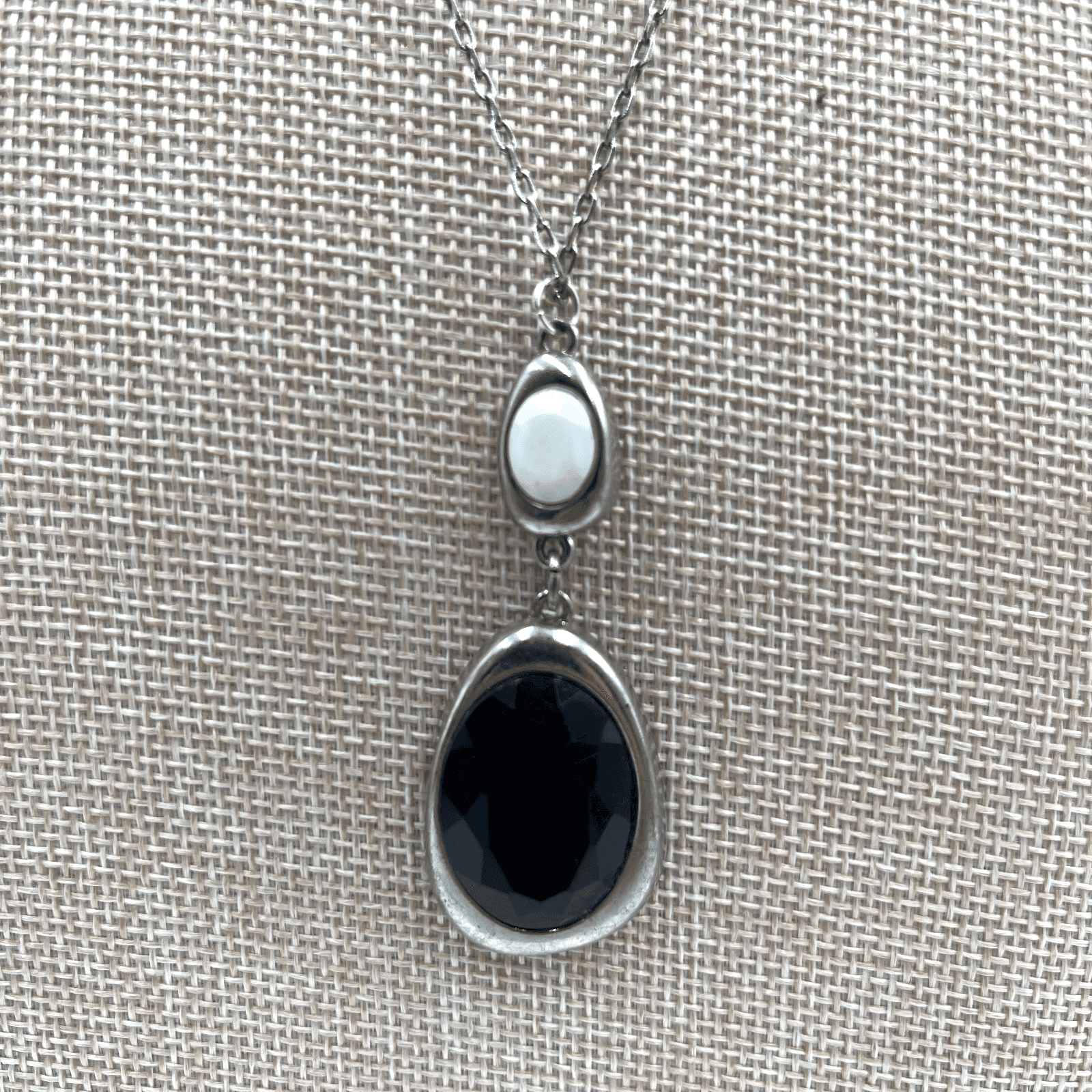 Vintage Z Brand Silver Tone Oval Black White Stone Pendant Necklace Jewelry - Image 1