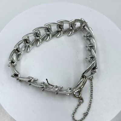 Vintage Silver Tone V-Link Chain Bracelet Mid Century Atomic Leaf Panel Fashion - Image 1