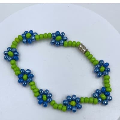 Vintage Blue Green Flower Beaded Bracelet Seed Bead Daisy Magnetic Clasp Boho - Image 1