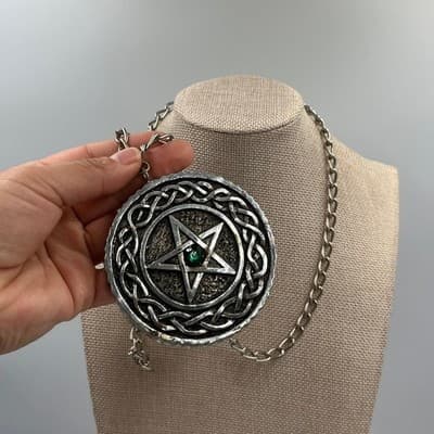 Vintage Large Celtic Pentagram Pendant Necklace Silver Tone Green Faux Stone 17" - Thumbnail 6
