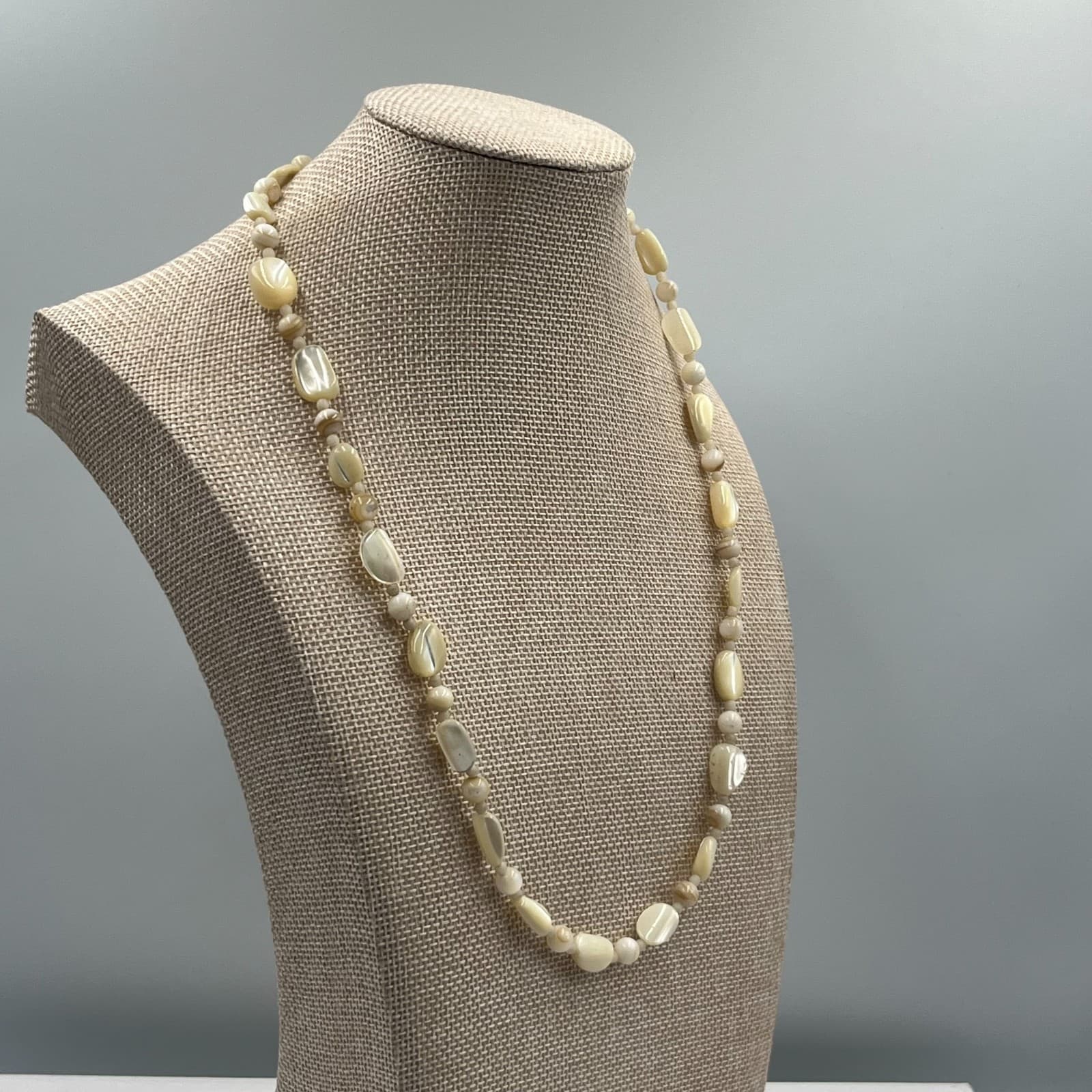 Vintage Mother of Pearl Shell Beaded Necklace Cream Iridescent 18" Strand - Thumbnail 4