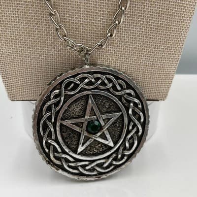 Vintage Large Celtic Pentagram Pendant Necklace Silver Tone Green Faux Stone 17" - Thumbnail 4