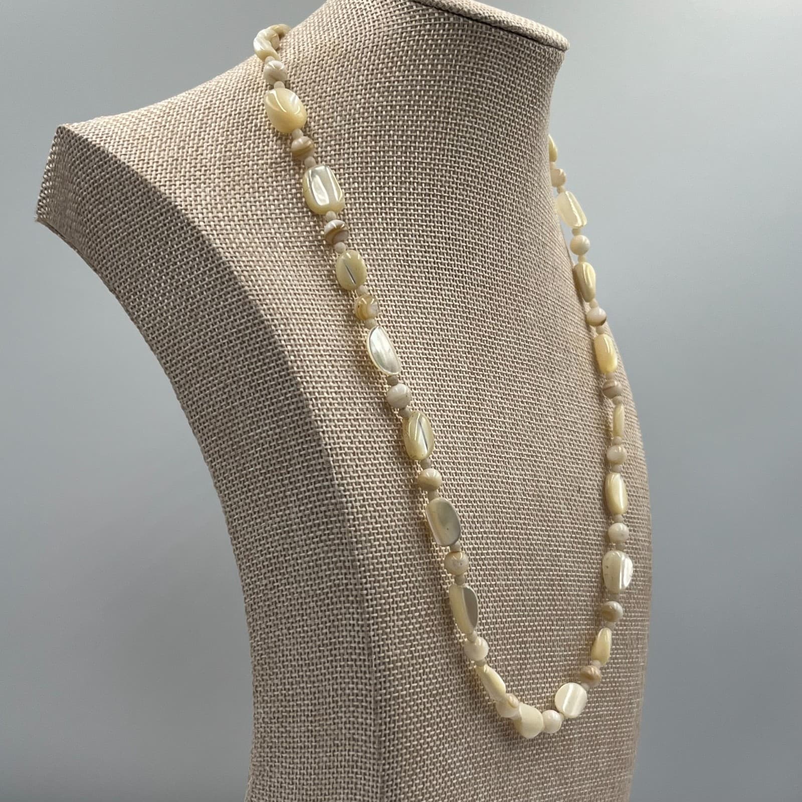 Vintage Mother of Pearl Shell Beaded Necklace Cream Iridescent 18" Strand - Thumbnail 5