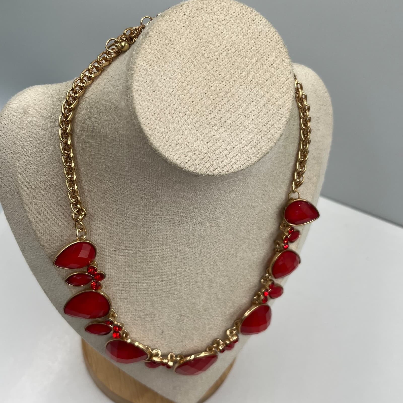 Vintage Red Teardrop Statement Necklace Gold Tone Faceted Gemstone Bold - Thumbnail 5