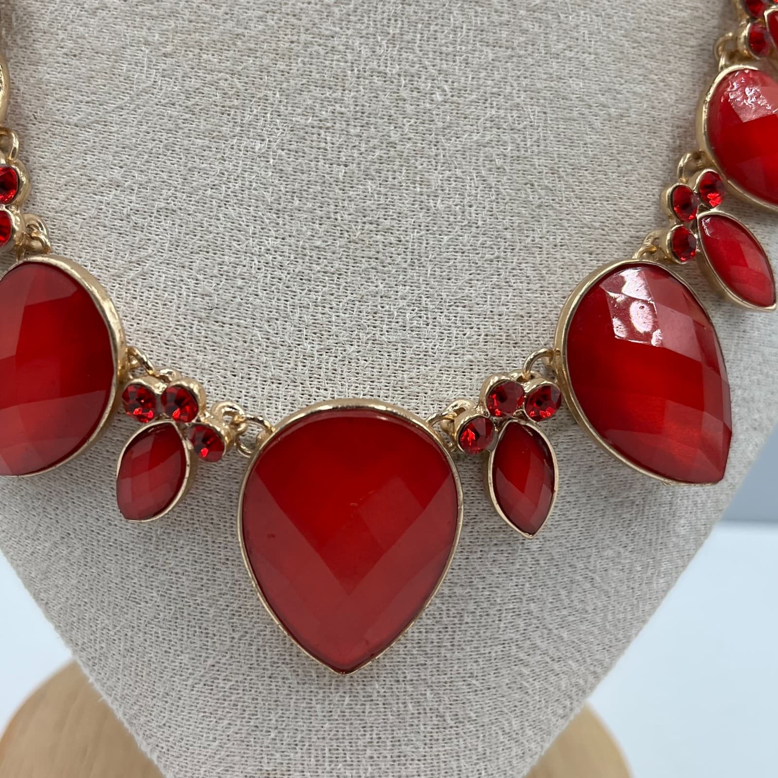 Vintage Red Teardrop Statement Necklace Gold Tone Faceted Gemstone Bold - Thumbnail 3