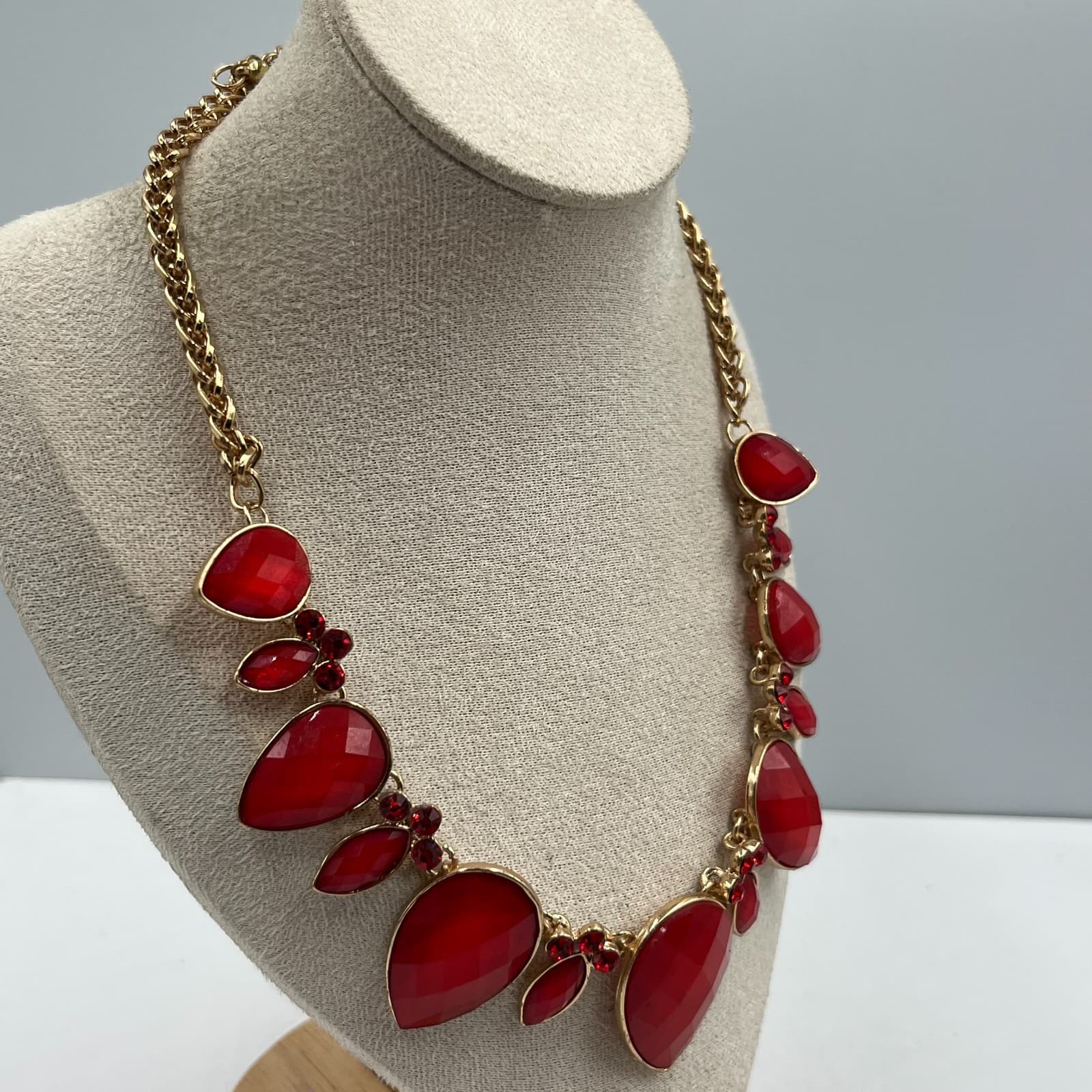 Vintage Red Teardrop Statement Necklace Gold Tone Faceted Gemstone Bold - Thumbnail 4