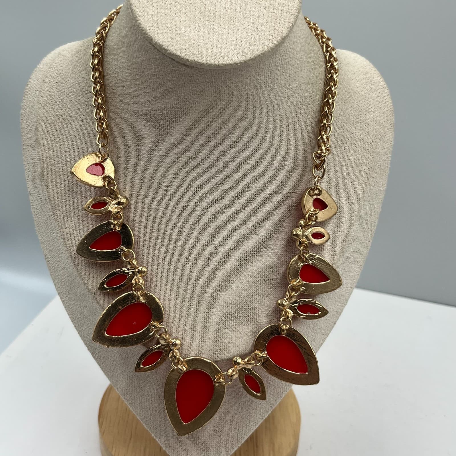Vintage Red Teardrop Statement Necklace Gold Tone Faceted Gemstone Bold - Thumbnail 6
