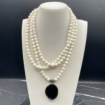 Vintage White Howlite Beads Triple-Stranded Black Faceted Onyx Pendant Necklace - Image 1