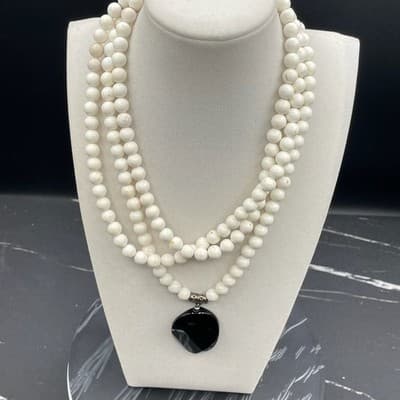 Vintage White Howlite Beads Triple-Stranded Black Faceted Onyx Pendant Necklace - Thumbnail 2