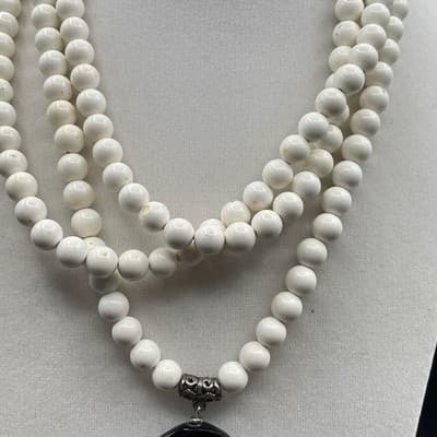 Vintage White Howlite Beads Triple-Stranded Black Faceted Onyx Pendant Necklace - Thumbnail 5