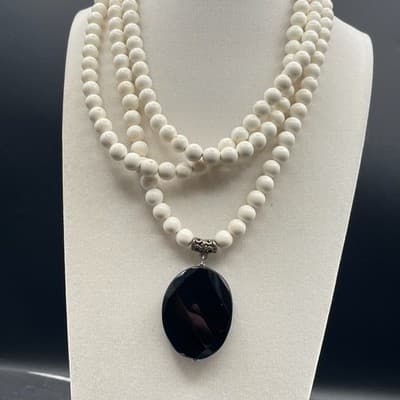 Vintage White Howlite Beads Triple-Stranded Black Faceted Onyx Pendant Necklace - Thumbnail 3