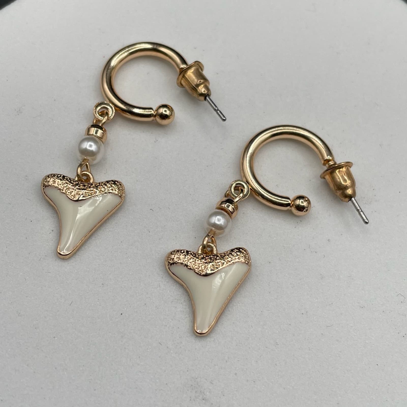 Vintage Gold-Tone Mother Of Pearl C-Hoop Shark Tooth Charm Dangle Drop Earrings - Thumbnail 6