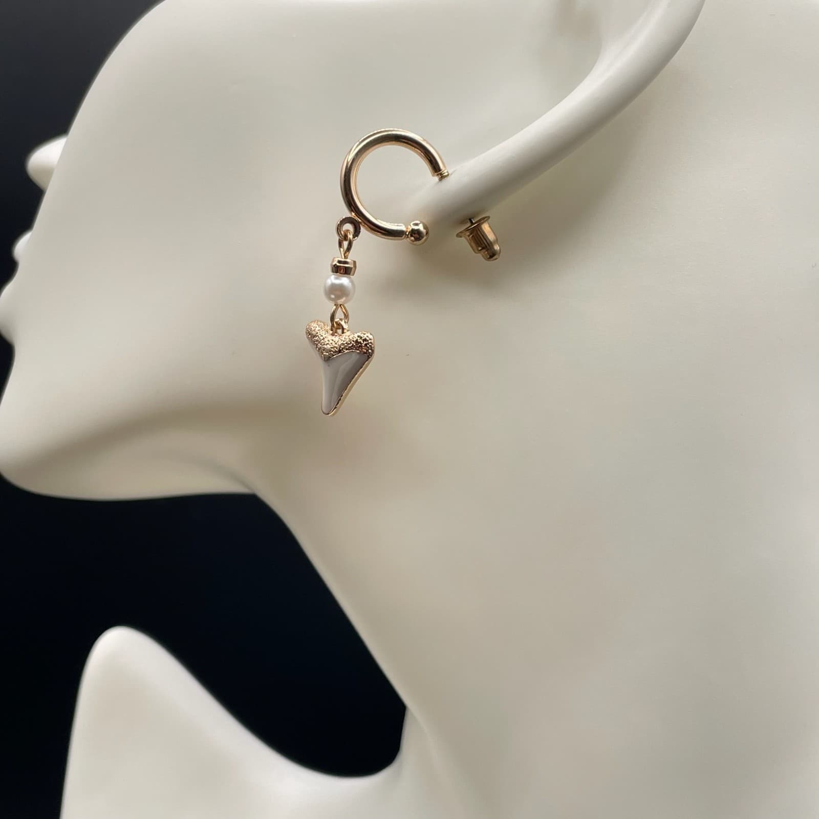 Vintage Gold-Tone Mother Of Pearl C-Hoop Shark Tooth Charm Dangle Drop Earrings - Thumbnail 8