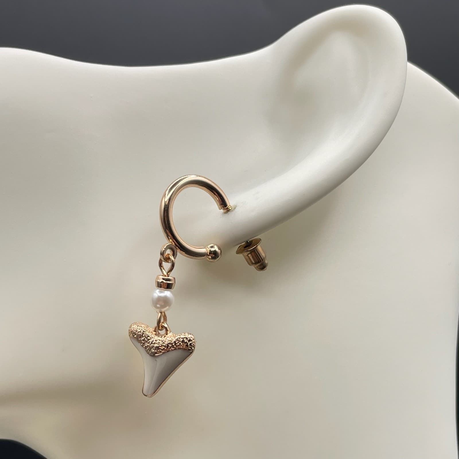 Vintage Gold-Tone Mother Of Pearl C-Hoop Shark Tooth Charm Dangle Drop Earrings - Thumbnail 11