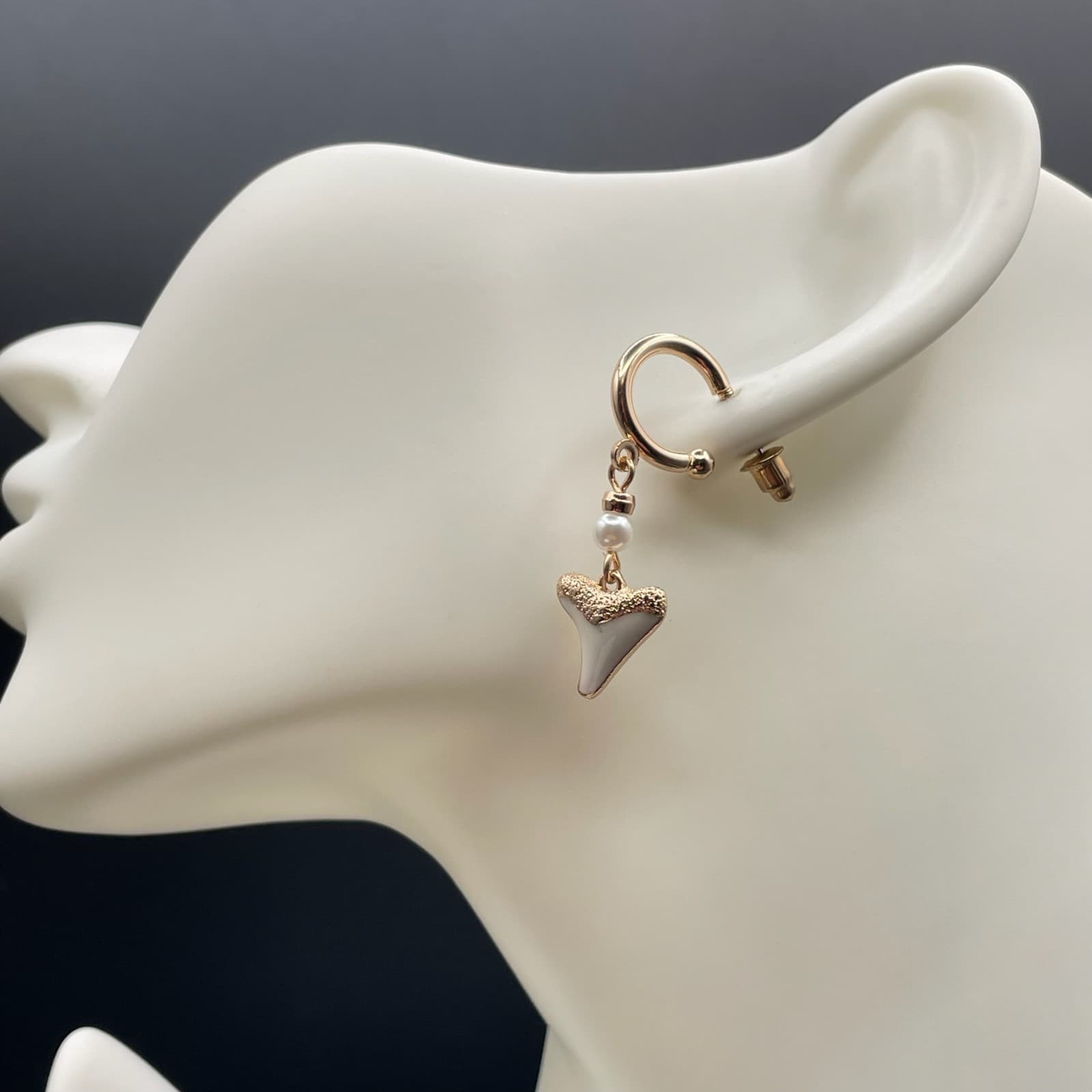 Vintage Gold-Tone Mother Of Pearl C-Hoop Shark Tooth Charm Dangle Drop Earrings - Thumbnail 7