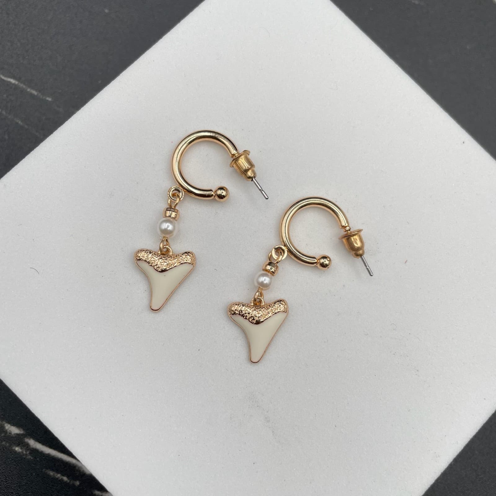 Vintage Gold-Tone Mother Of Pearl C-Hoop Shark Tooth Charm Dangle Drop Earrings - Thumbnail 4