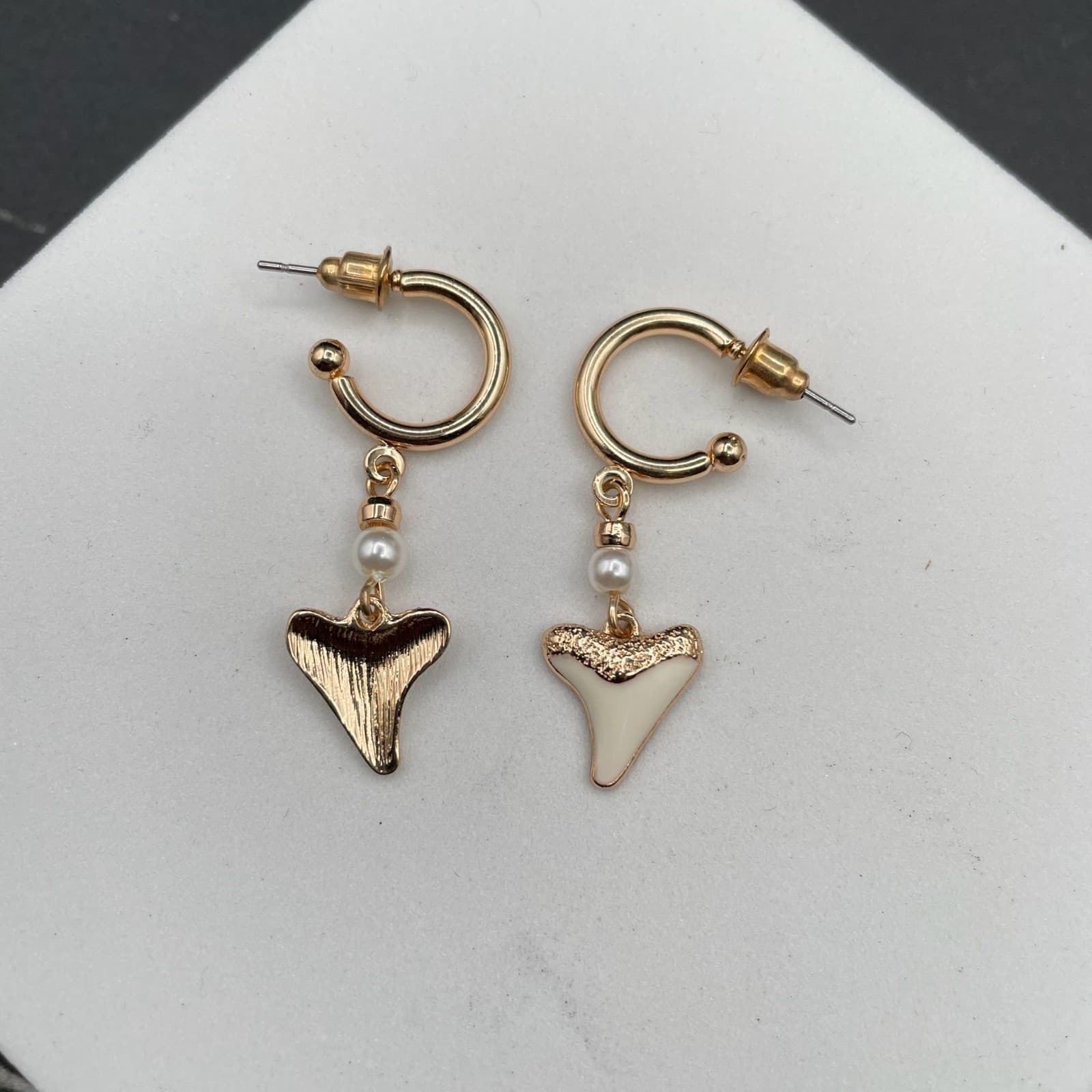 Vintage Gold-Tone Mother Of Pearl C-Hoop Shark Tooth Charm Dangle Drop Earrings - Thumbnail 2