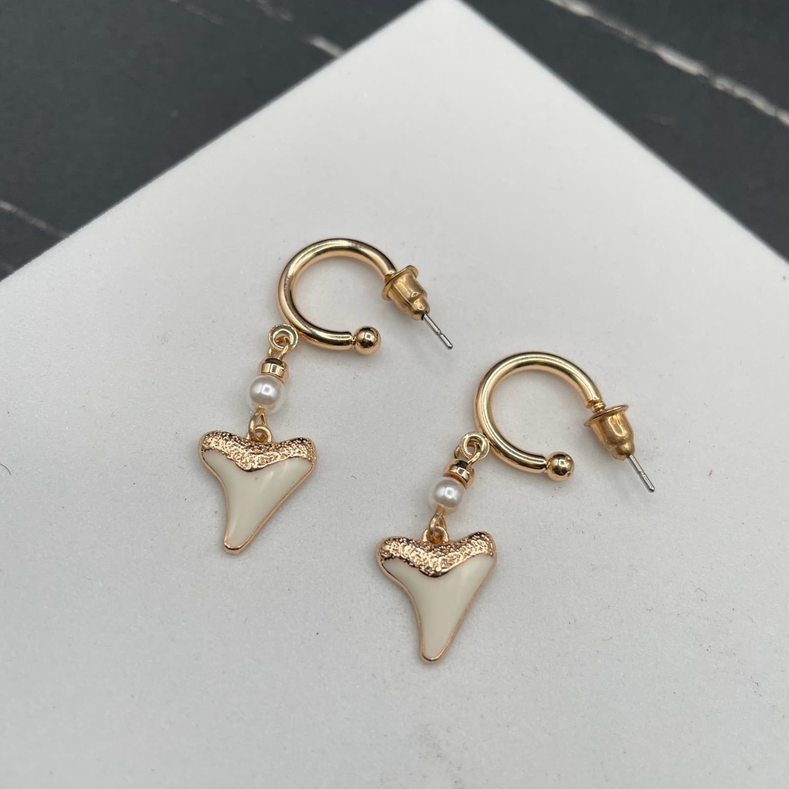 Vintage Gold-Tone Mother Of Pearl C-Hoop Shark Tooth Charm Dangle Drop Earrings - Thumbnail 5