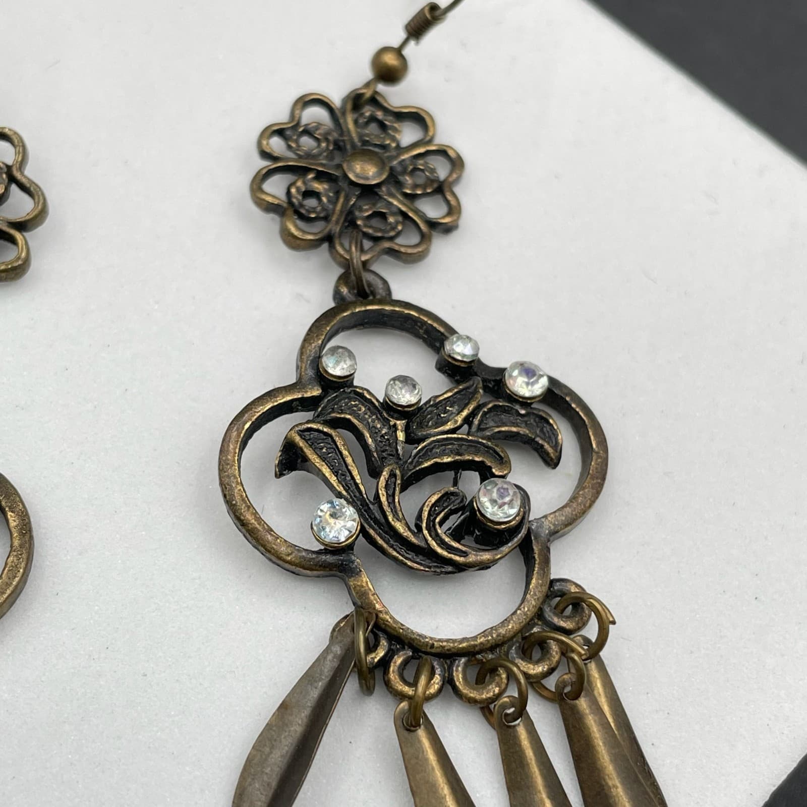 Vintage Bronze-Tone Rhinestone Floral Quatrefoil Swords Tassel Dangle Earrings - Thumbnail 9