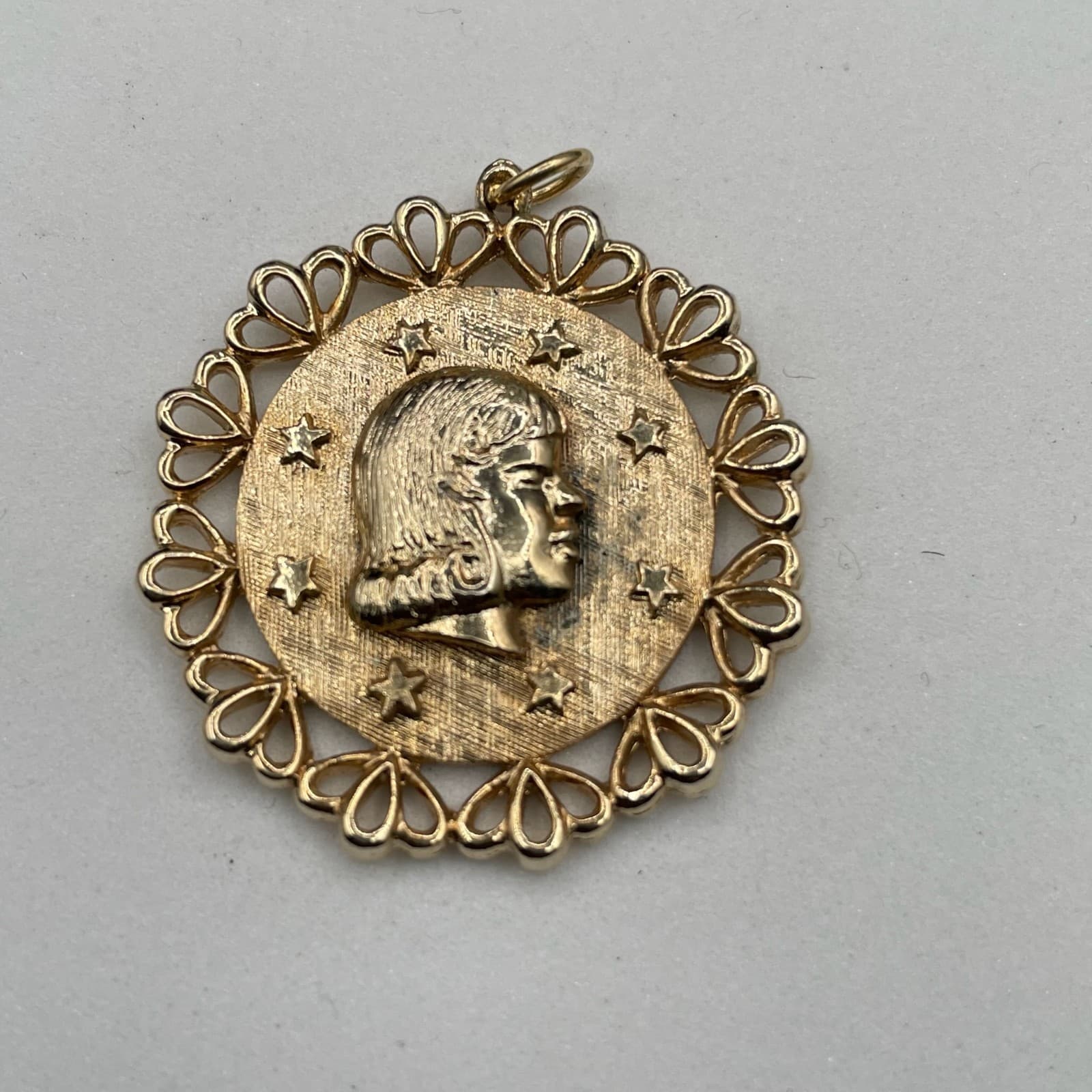 Vintage Gold-Tone Classic Women's Star Heart Border Silhouette Portrait Pendant - Thumbnail 4