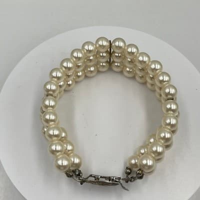 VTG Multi Strand Faux Pearls Bracelet Ornate Clasp Cream Beads Classic Elegant - Thumbnail 3