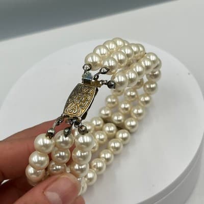 VTG Multi Strand Faux Pearls Bracelet Ornate Clasp Cream Beads Classic Elegant - Thumbnail 4