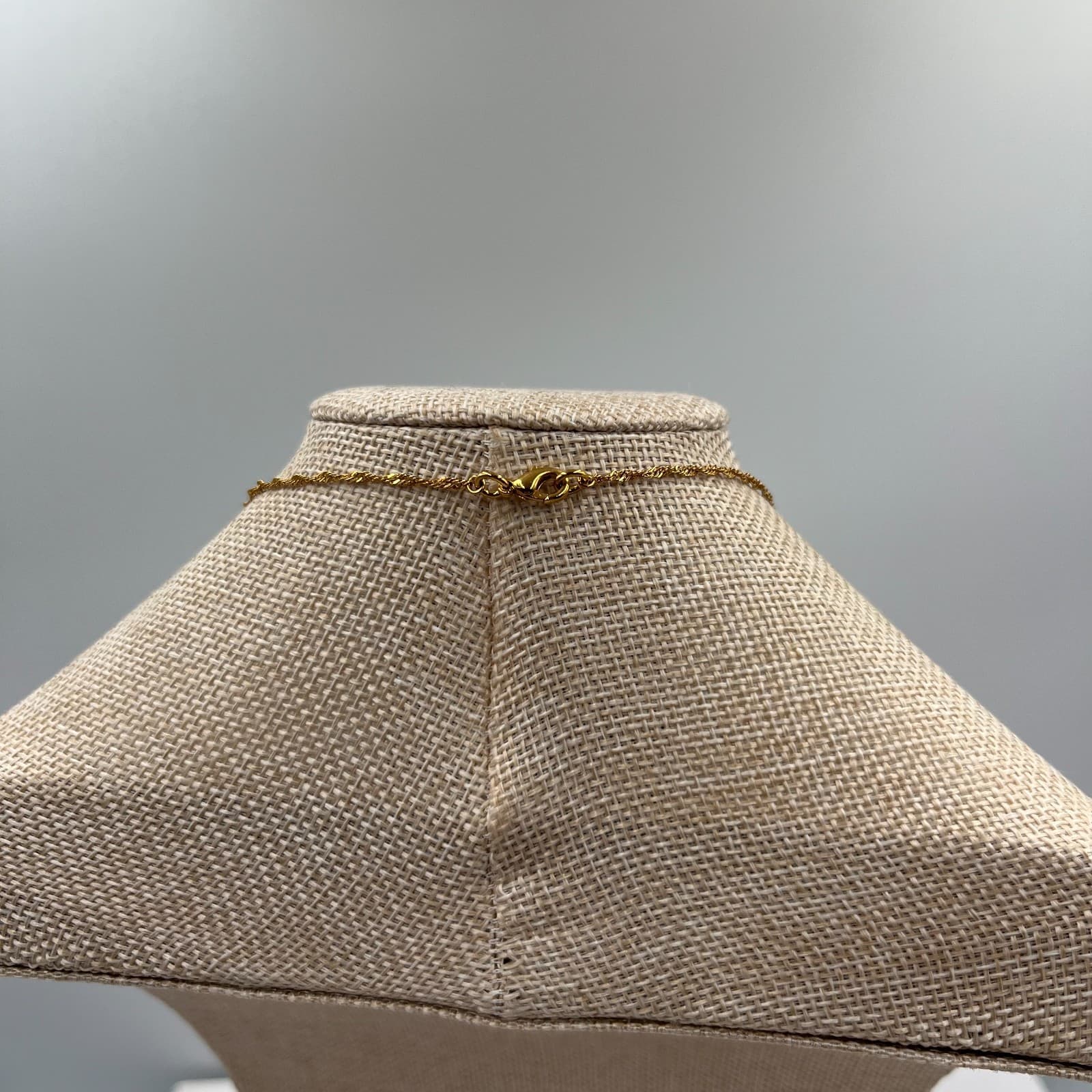 Vintage OM Symbol Pendant Necklace Gold Tone Rope Chain Yoga Spiritual Jewelry - Thumbnail 6