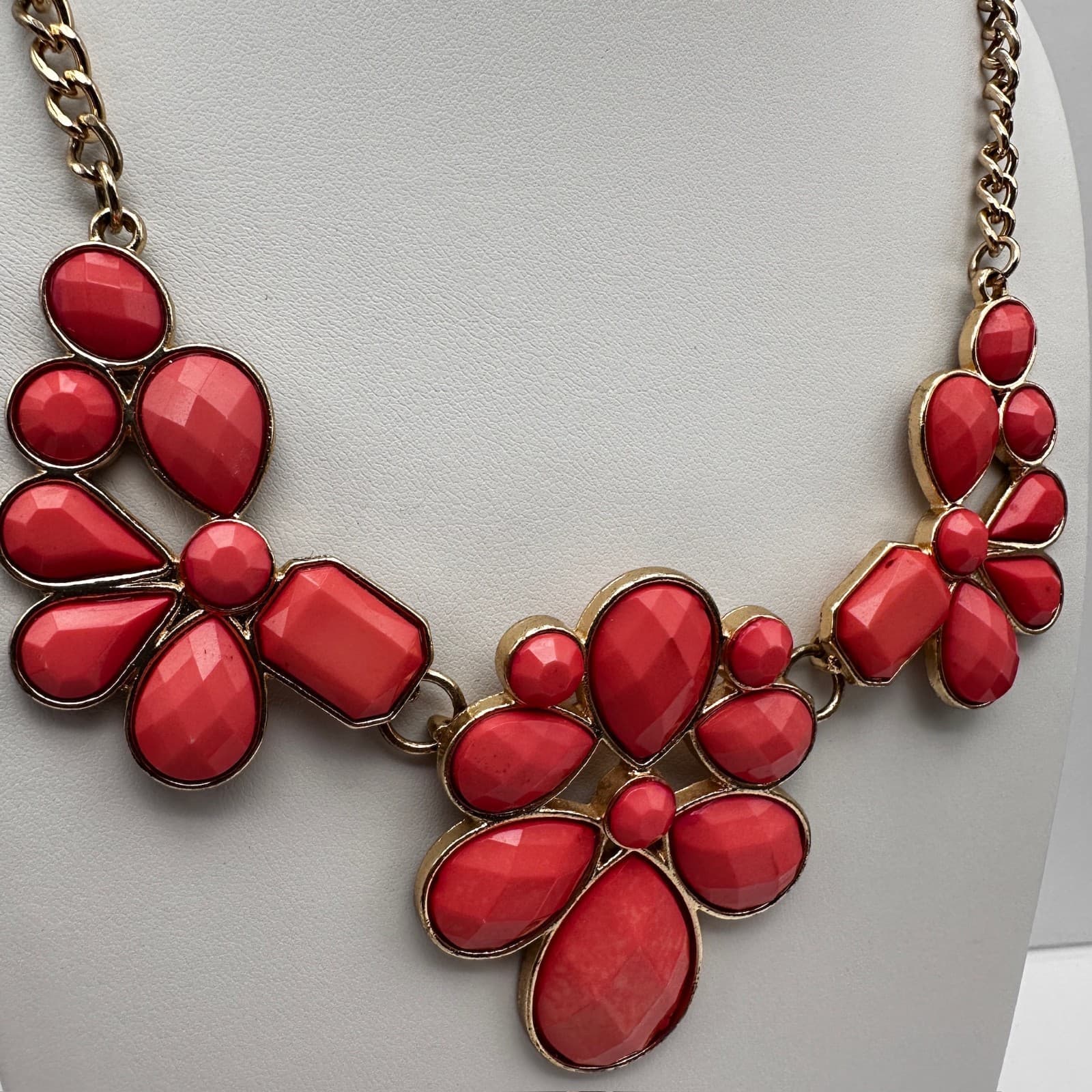 Vintage 90s Gold Tone Red Faceted Resin Flower Boho Necklace Women's Jewelry - Thumbnail 3