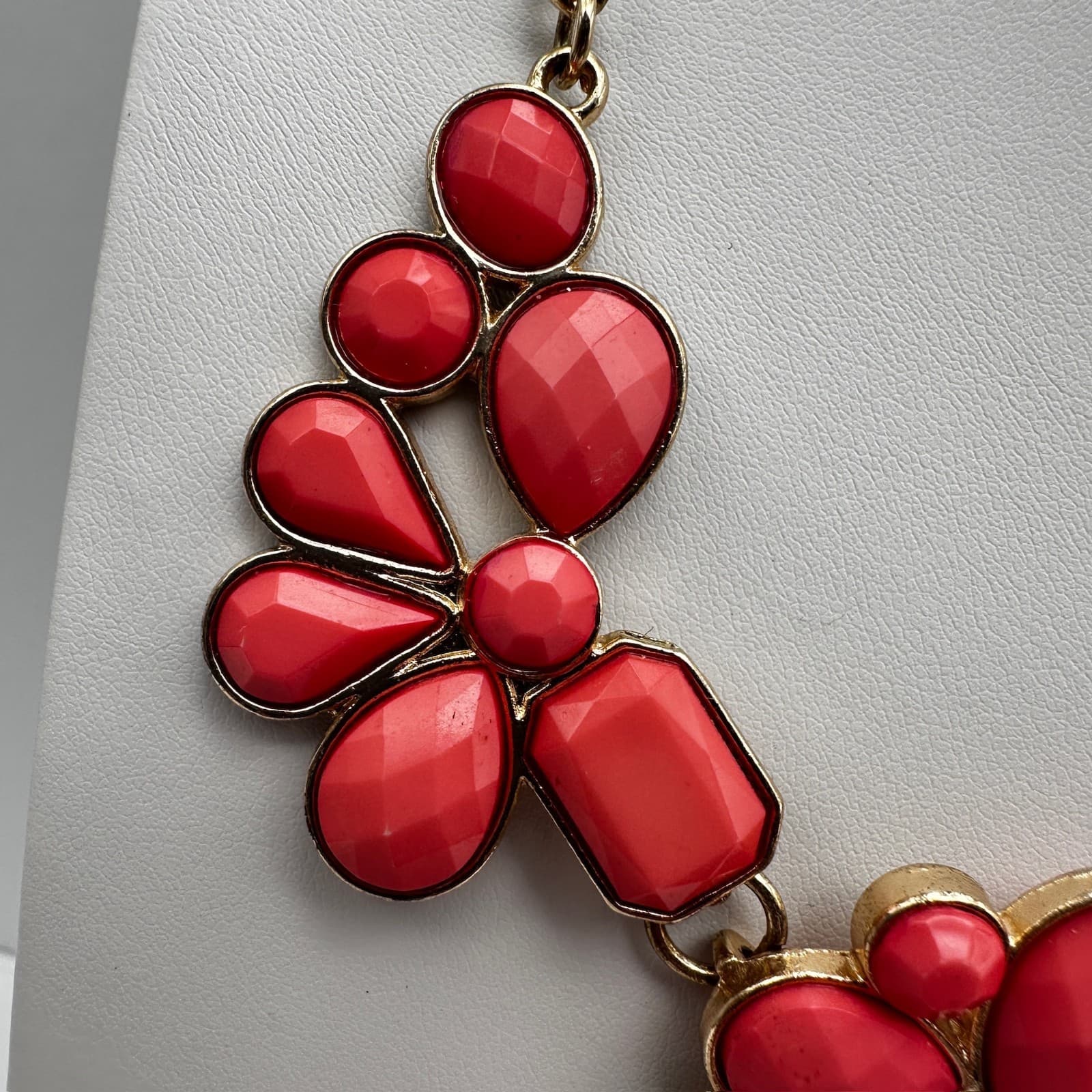 Vintage 90s Gold Tone Red Faceted Resin Flower Boho Necklace Women's Jewelry - Thumbnail 6