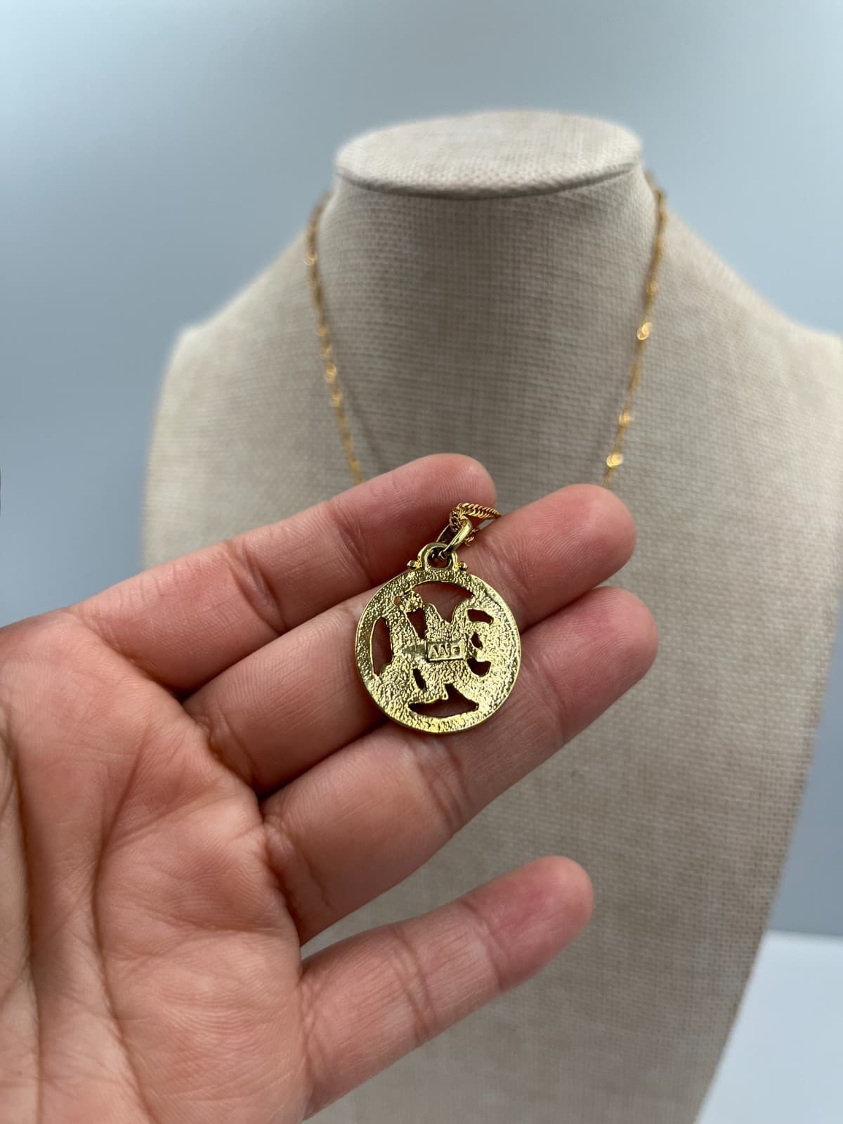 Vintage OM Symbol Pendant Necklace Gold Tone Rope Chain Yoga Spiritual Jewelry - Thumbnail 4
