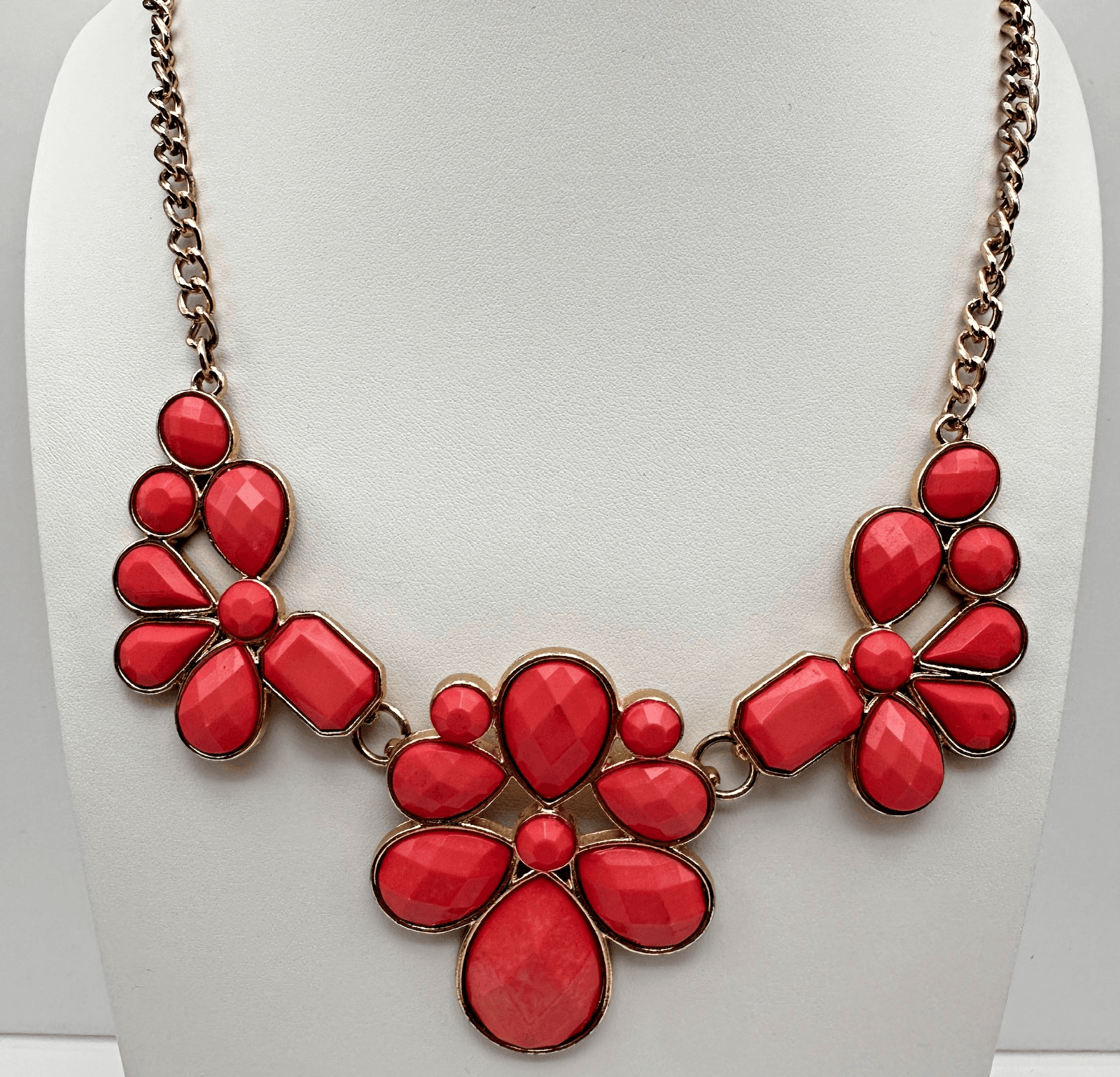 Vintage 90s Gold Tone Red Faceted Resin Flower Boho Necklace Women's Jewelry - Image 1