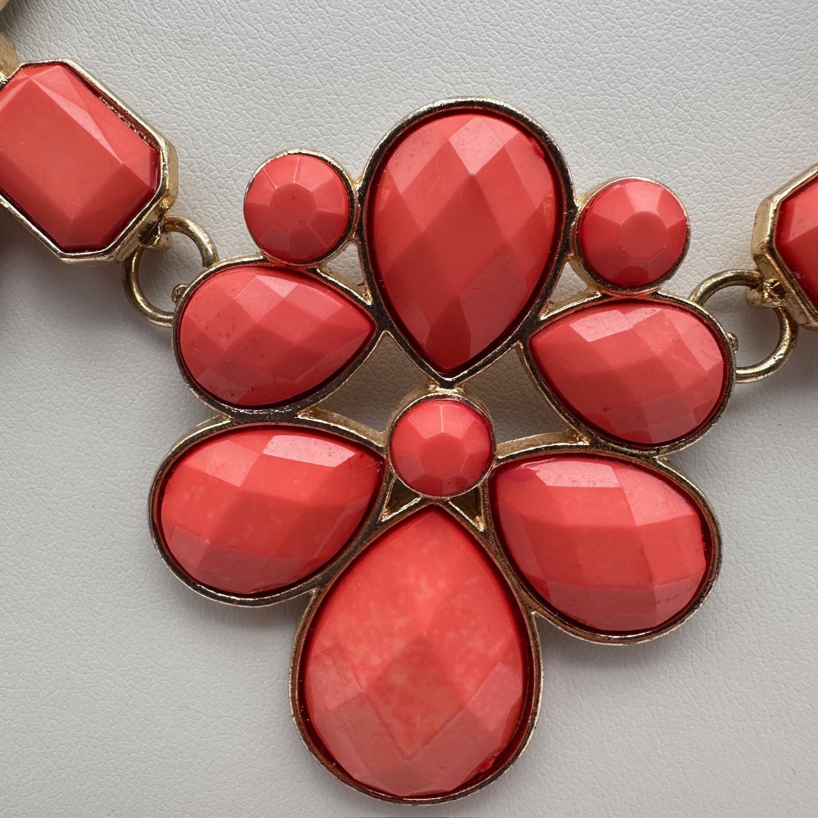 Vintage 90s Gold Tone Red Faceted Resin Flower Boho Necklace Women's Jewelry - Thumbnail 5