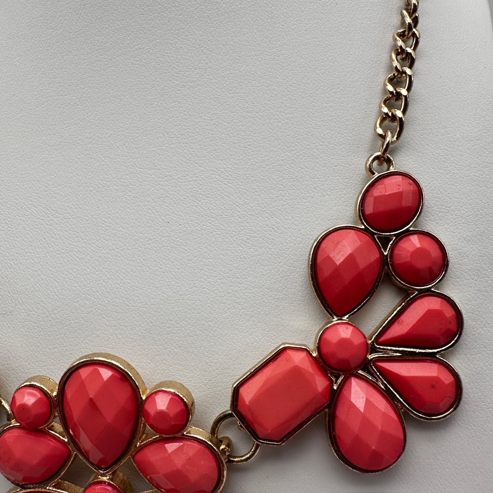 Vintage 90s Gold Tone Red Faceted Resin Flower Boho Necklace Women's Jewelry - Thumbnail 7