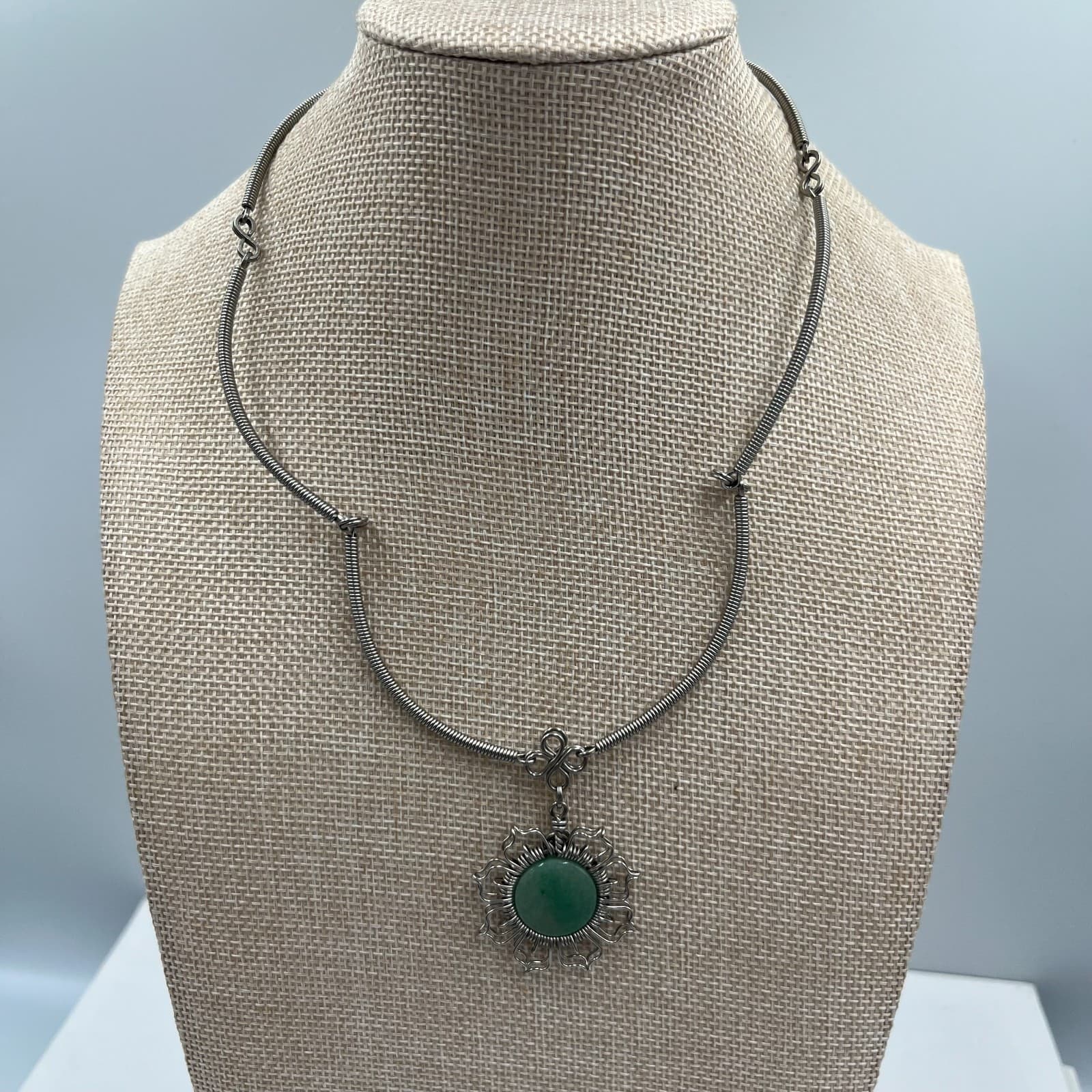 Vtg Artisan Wire Wrapped Green Stone Pendant Necklace Coiled Spring Chain MCM - Image 1