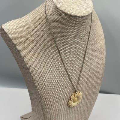 Vintage Carved Flower Pendant Necklace Cream Floral Medallion Silver Tone Chain - Thumbnail 7