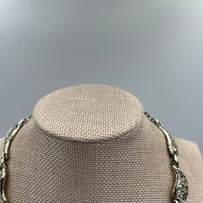 Vintage Silver Tone Leaf Link Necklace Textured Panel Adjustable Chain Style - Thumbnail 2