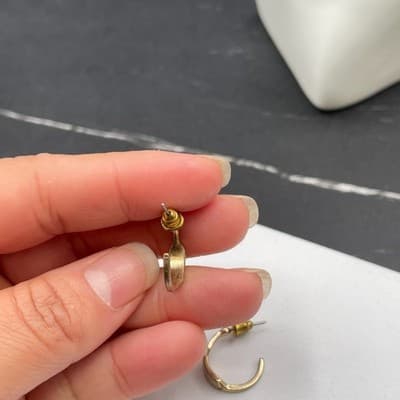 Modern Gold-Tone Fashion Brutalism Hammered Small C-Hoop Butterfly Back Earrings - Thumbnail 4