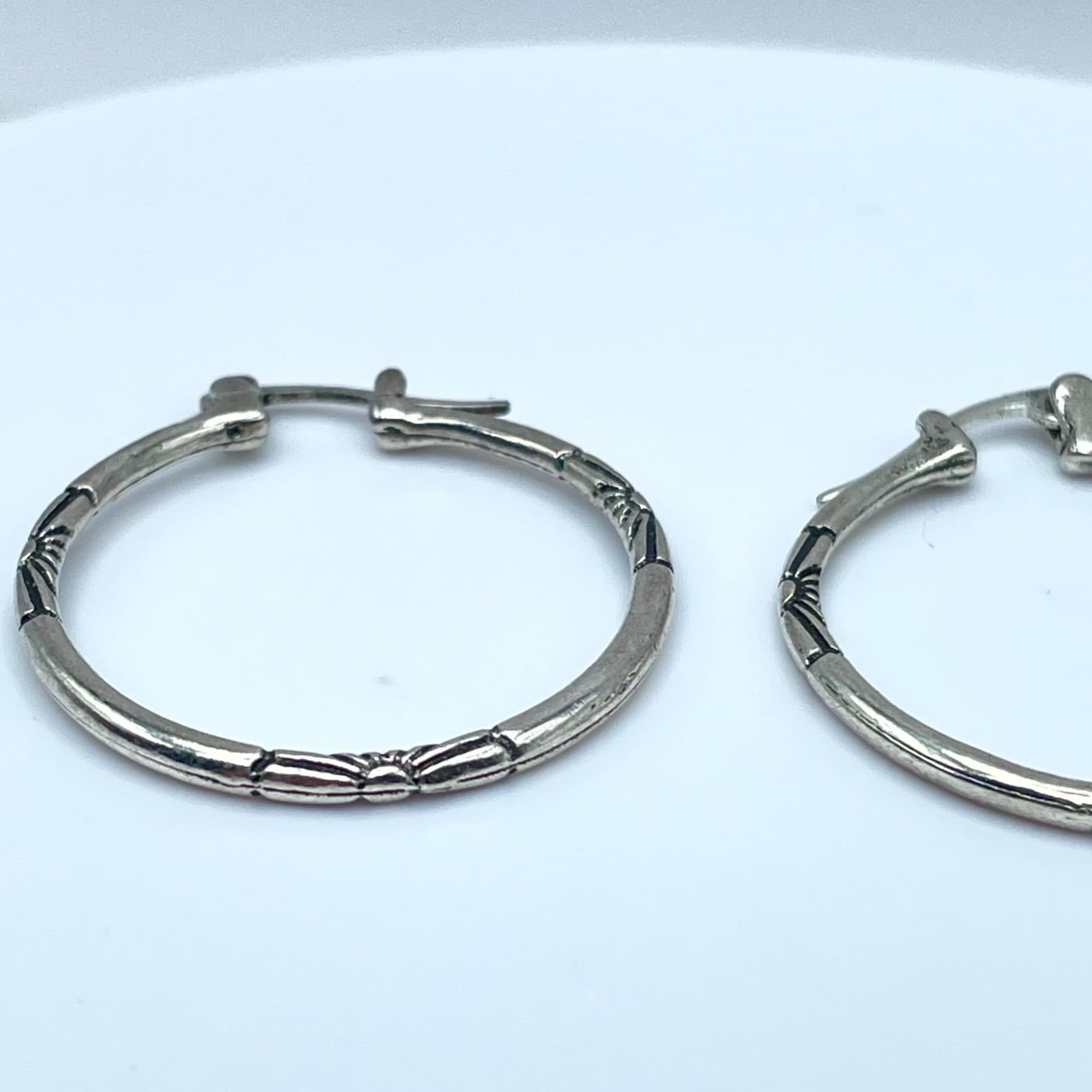VTG Silver-Tone Southwestern Sunburst Engraved Etched Hoop Latch-Back Earrings - Thumbnail 3