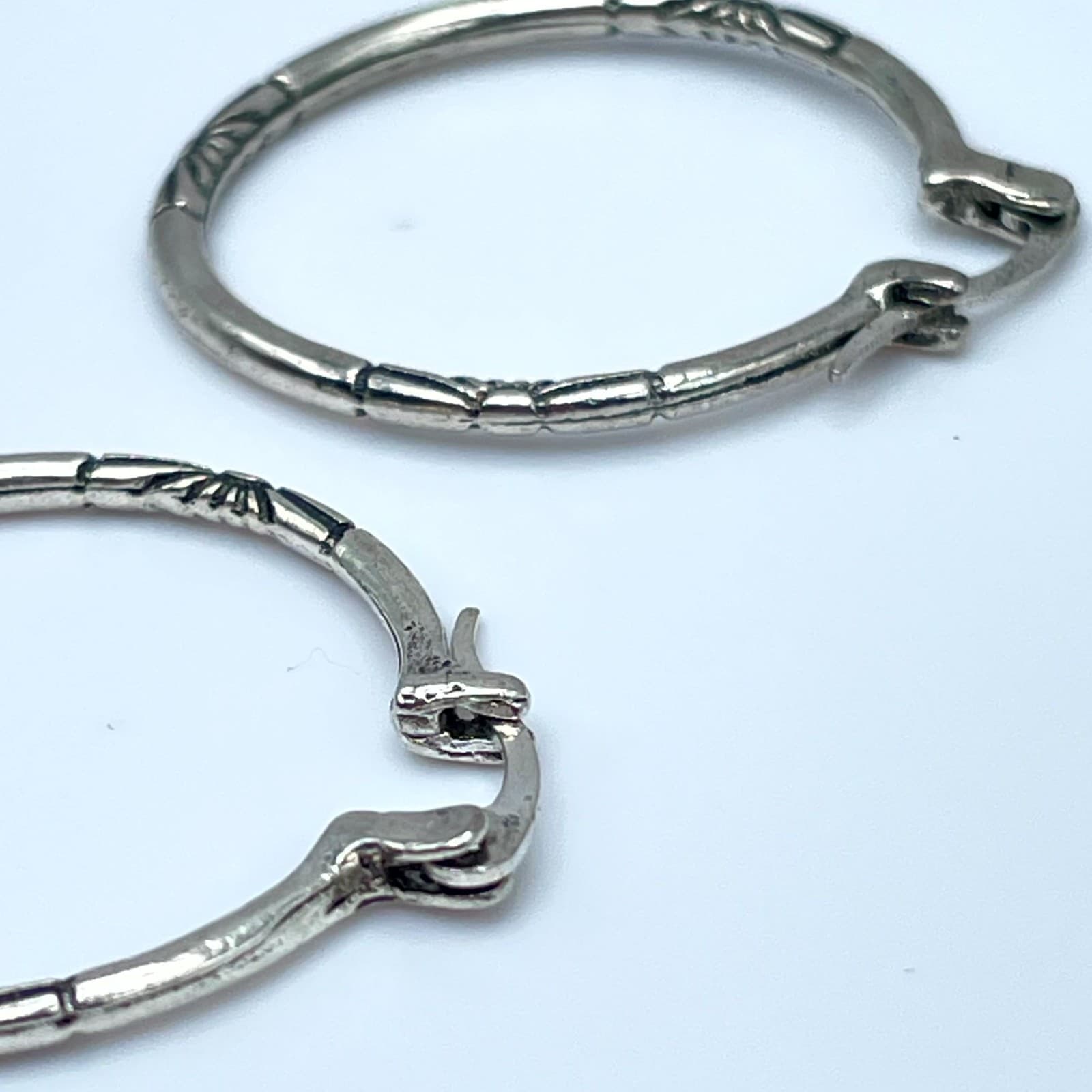 VTG Silver-Tone Southwestern Sunburst Engraved Etched Hoop Latch-Back Earrings - Thumbnail 6