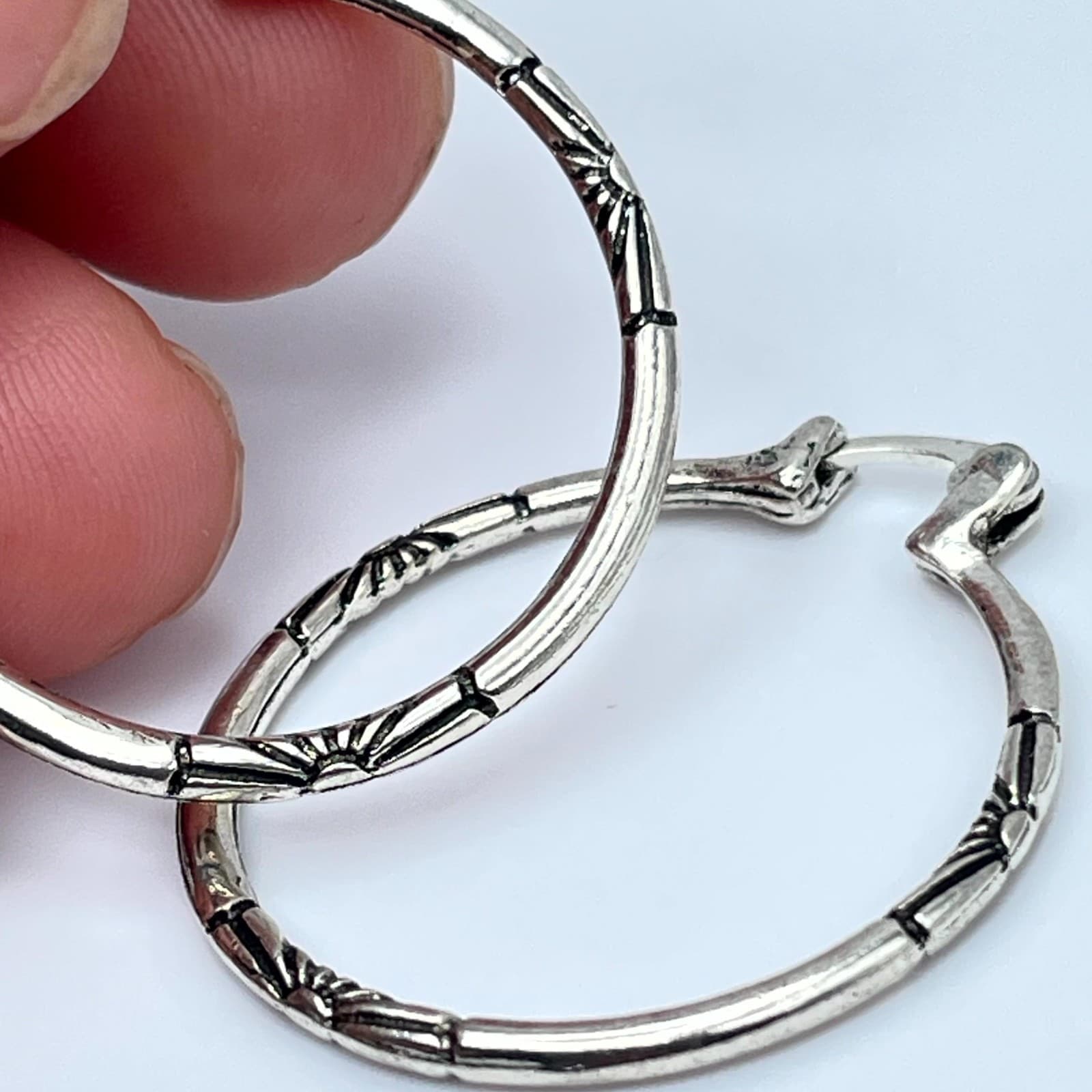 VTG Silver-Tone Southwestern Sunburst Engraved Etched Hoop Latch-Back Earrings - Thumbnail 7