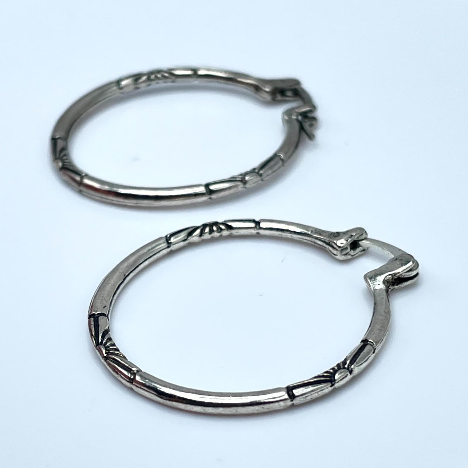 VTG Silver-Tone Southwestern Sunburst Engraved Etched Hoop Latch-Back Earrings - Thumbnail 5