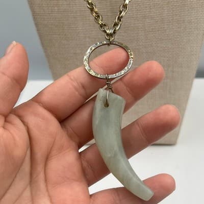 Vintage Gold Tone Chain Necklace Green Horn Pendant Hammered Ring Boho Statement - Thumbnail 4