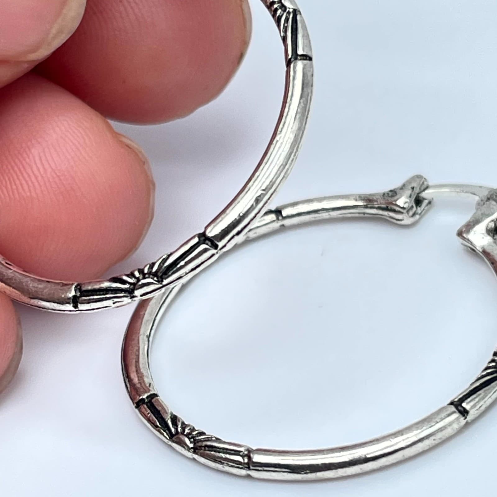 VTG Silver-Tone Southwestern Sunburst Engraved Etched Hoop Latch-Back Earrings - Thumbnail 8