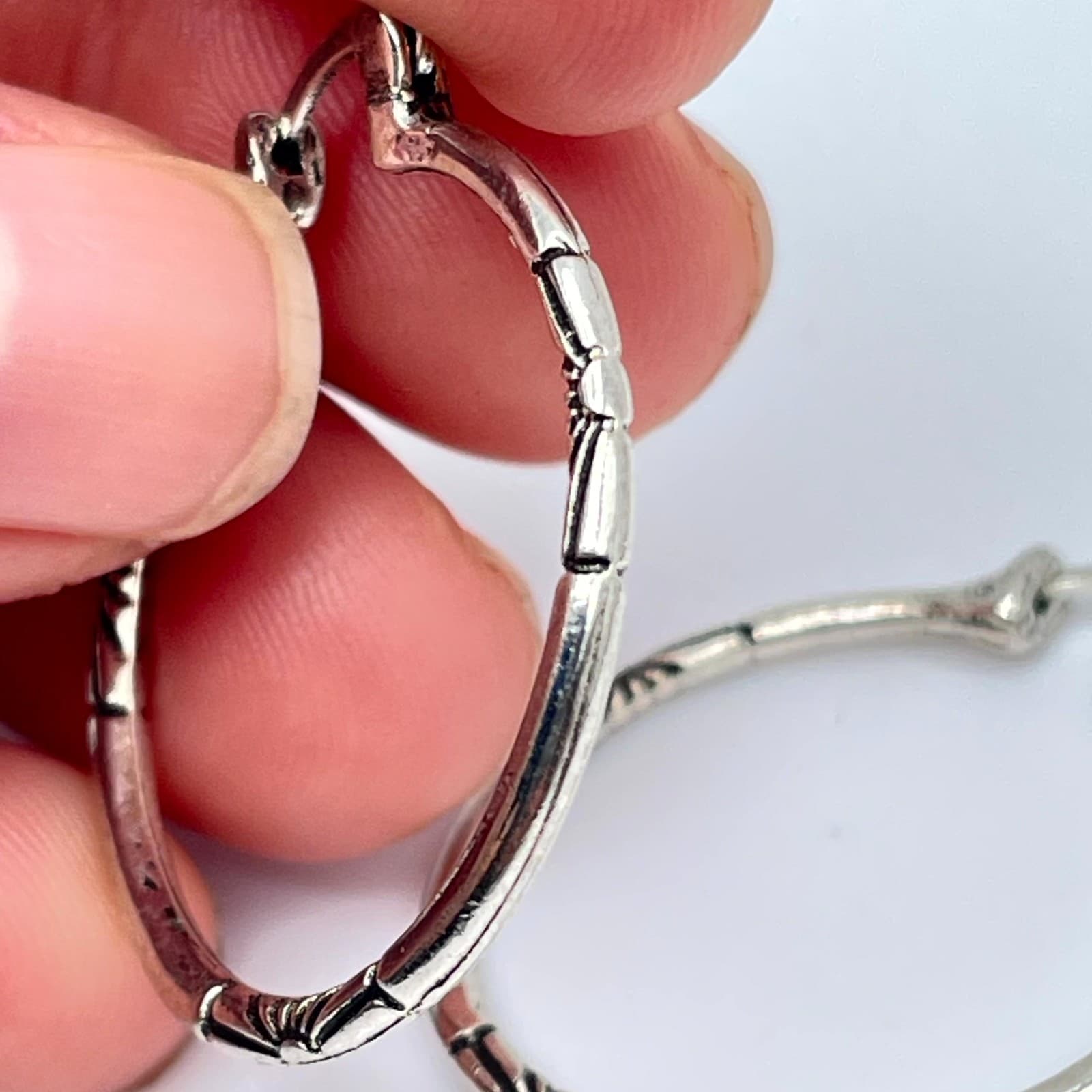 VTG Silver-Tone Southwestern Sunburst Engraved Etched Hoop Latch-Back Earrings - Thumbnail 9