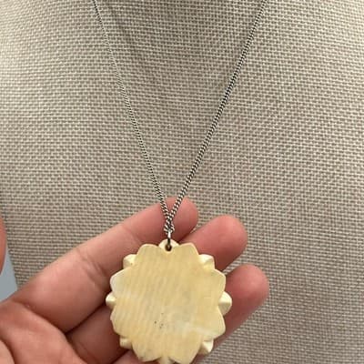 Vintage Carved Flower Pendant Necklace Cream Floral Medallion Silver Tone Chain - Thumbnail 4