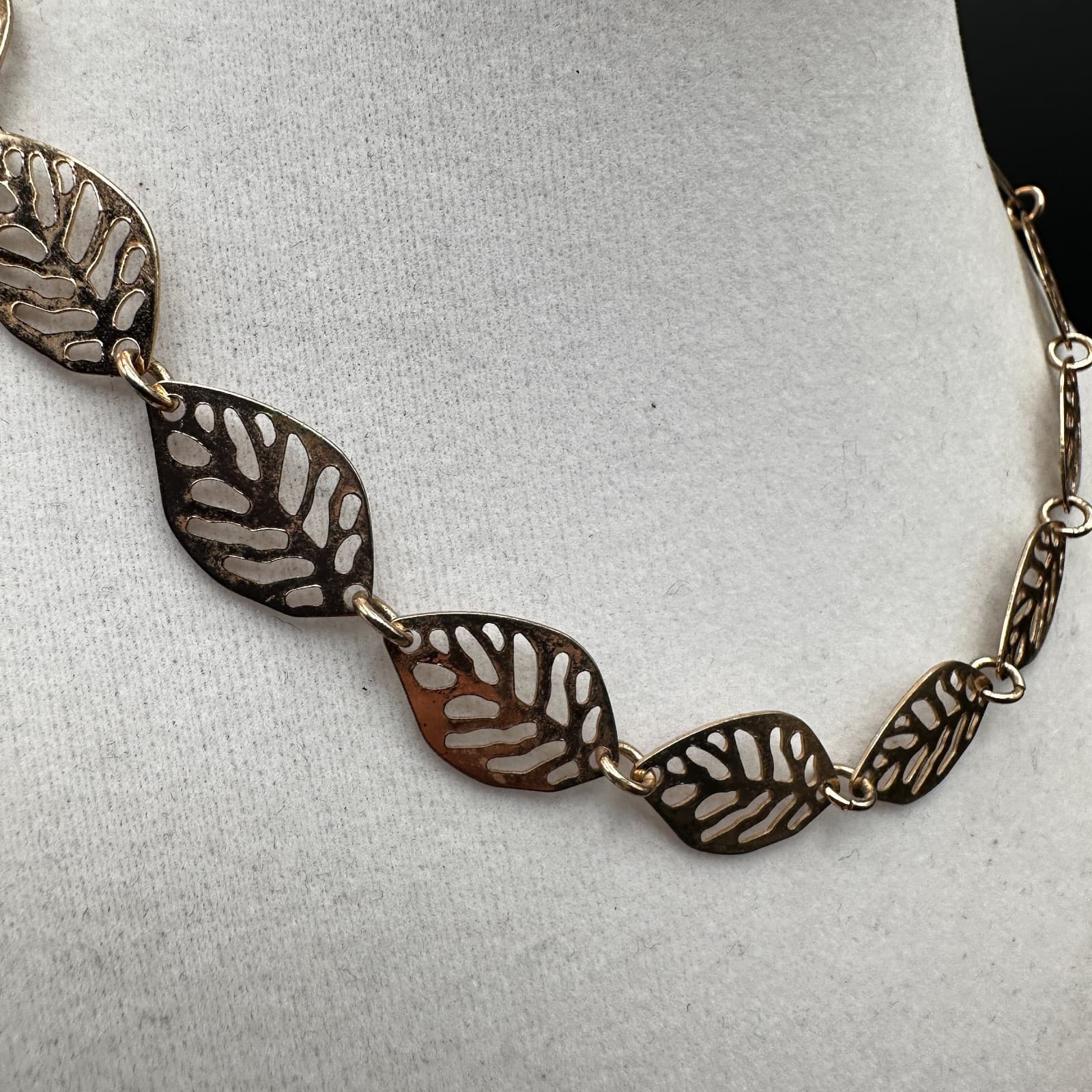 Vintage 90s Gold Tone Cutout Leaf Link Choker Necklace Boho Nature Style Jewelry - Thumbnail 4