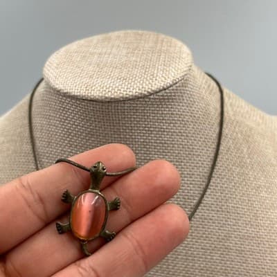 Vintage Turtle Pendant Necklace Pink Cat Eye Stone Bronze Tone Minimalist Charm - Thumbnail 5