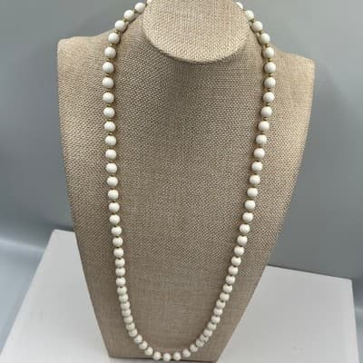 Vintage White Beaded Necklace Gold Tone Spacer Classic Minimalist Strand Lobster - Thumbnail 4