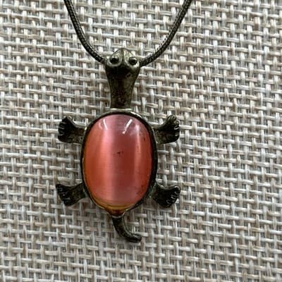 Vintage Turtle Pendant Necklace Pink Cat Eye Stone Bronze Tone Minimalist Charm - Thumbnail 6